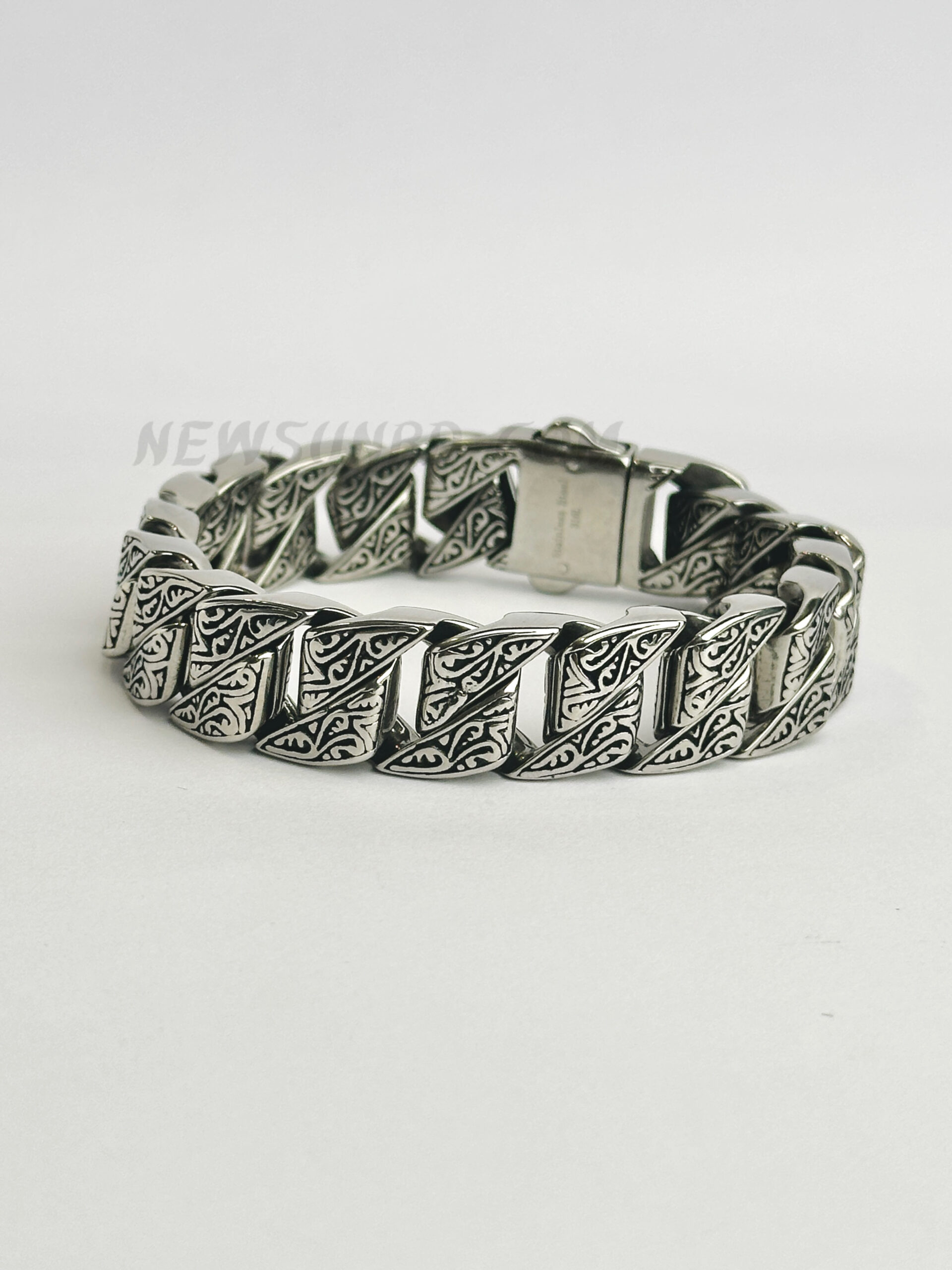 F2ECFE17-7309-4711-9803-8548C57D8C91 20mm Vintage Pattern Stainless Steel Men's Bracelet - Image 1