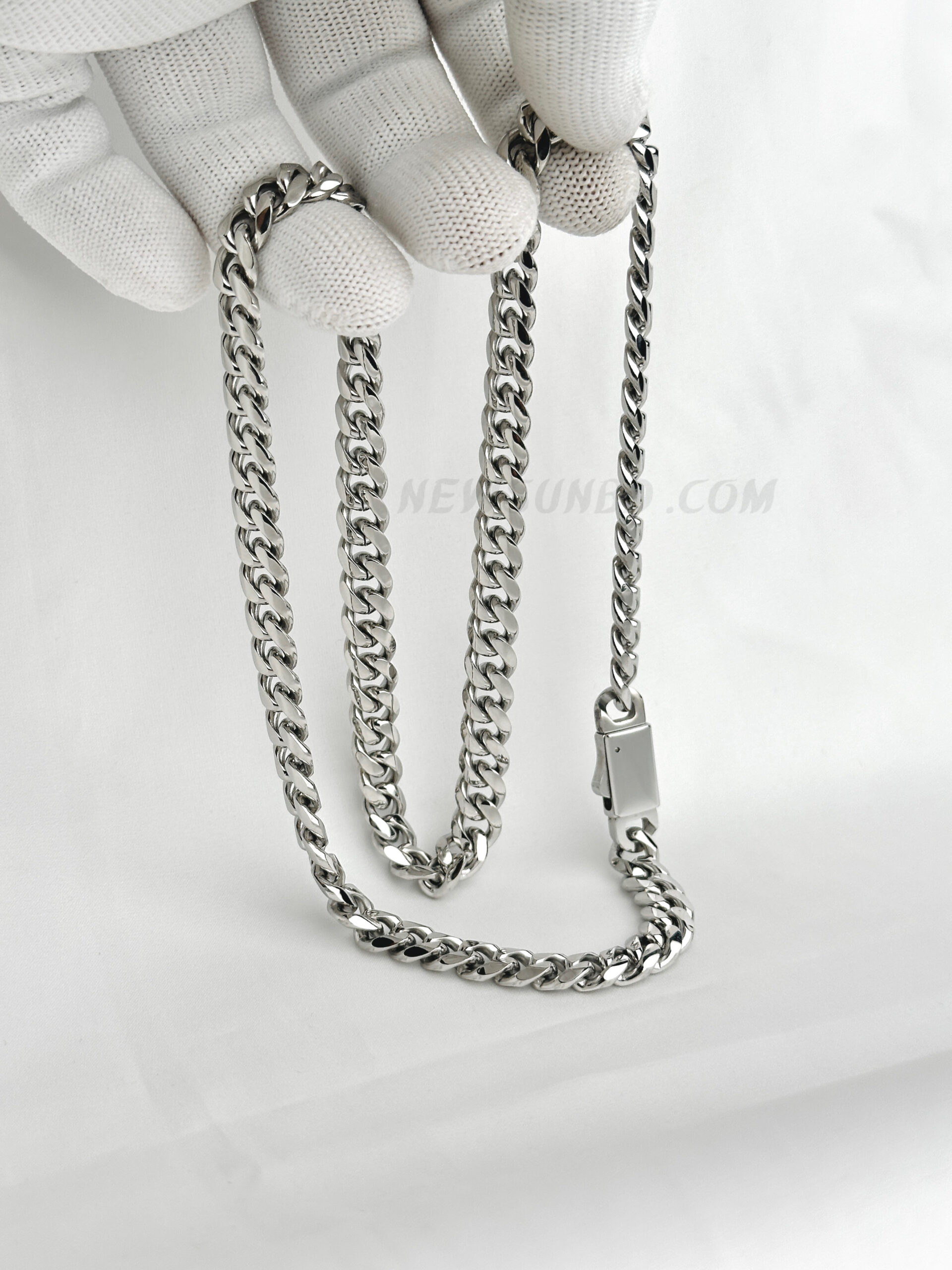541C9CDF-43EC-4E3B-8F40-7BEC88C65B7B 100% SS Heavy Polished 8mm Cuban link Chain Necklace - Image 1