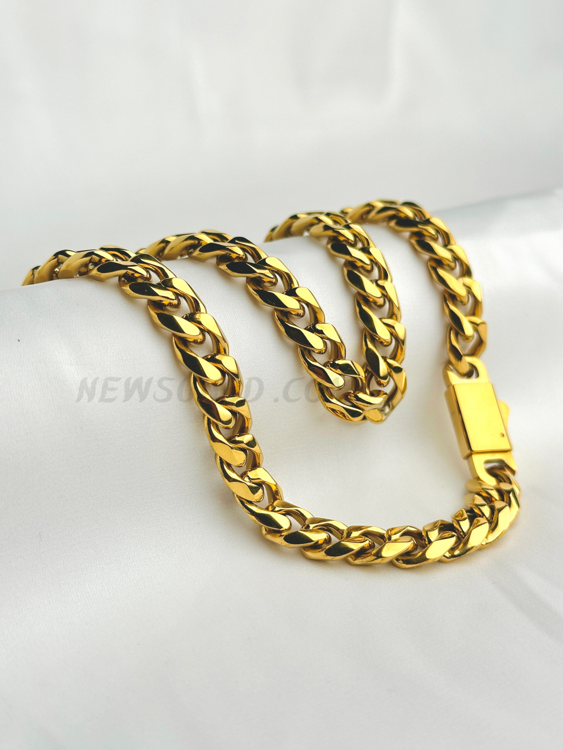D83BA6B7-EC29-40B7-B4FD-4E5C57F274D4 10mm Premium Box Lock Gold Cuban Link Chain Necklace - Image 1