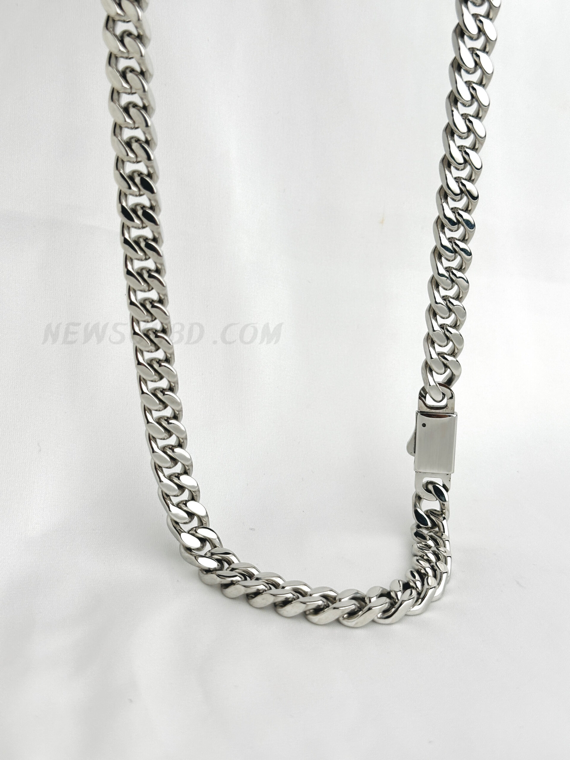 FFA61F14-EF3E-44F7-890A-5F0D365963D8 10mm Heavy Polished Silver Stainless Steel Curb Chain Necklace - Image 1