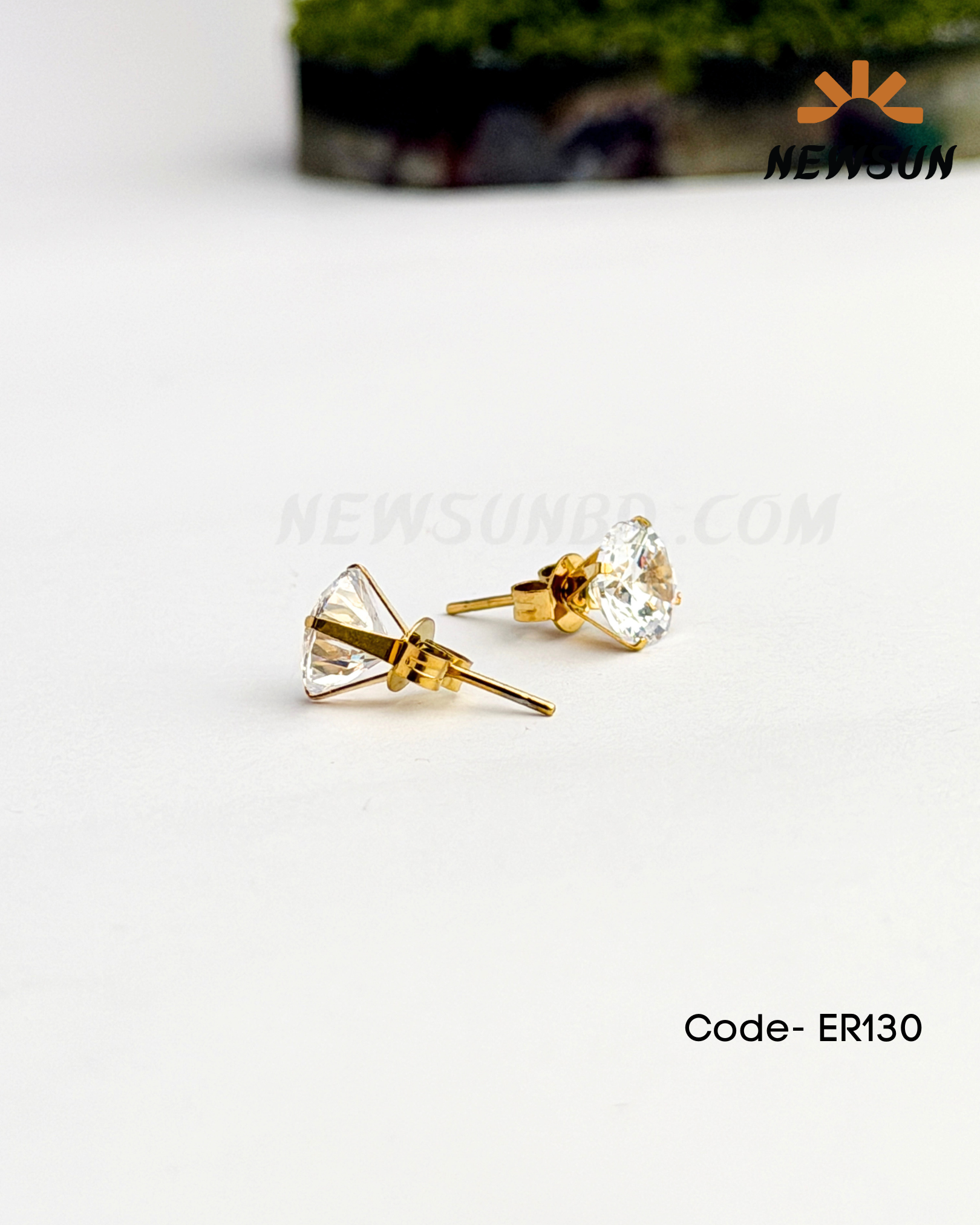 Code - B 520-113 Round Cut Diamond Stud Earrings ER130 - Image 1