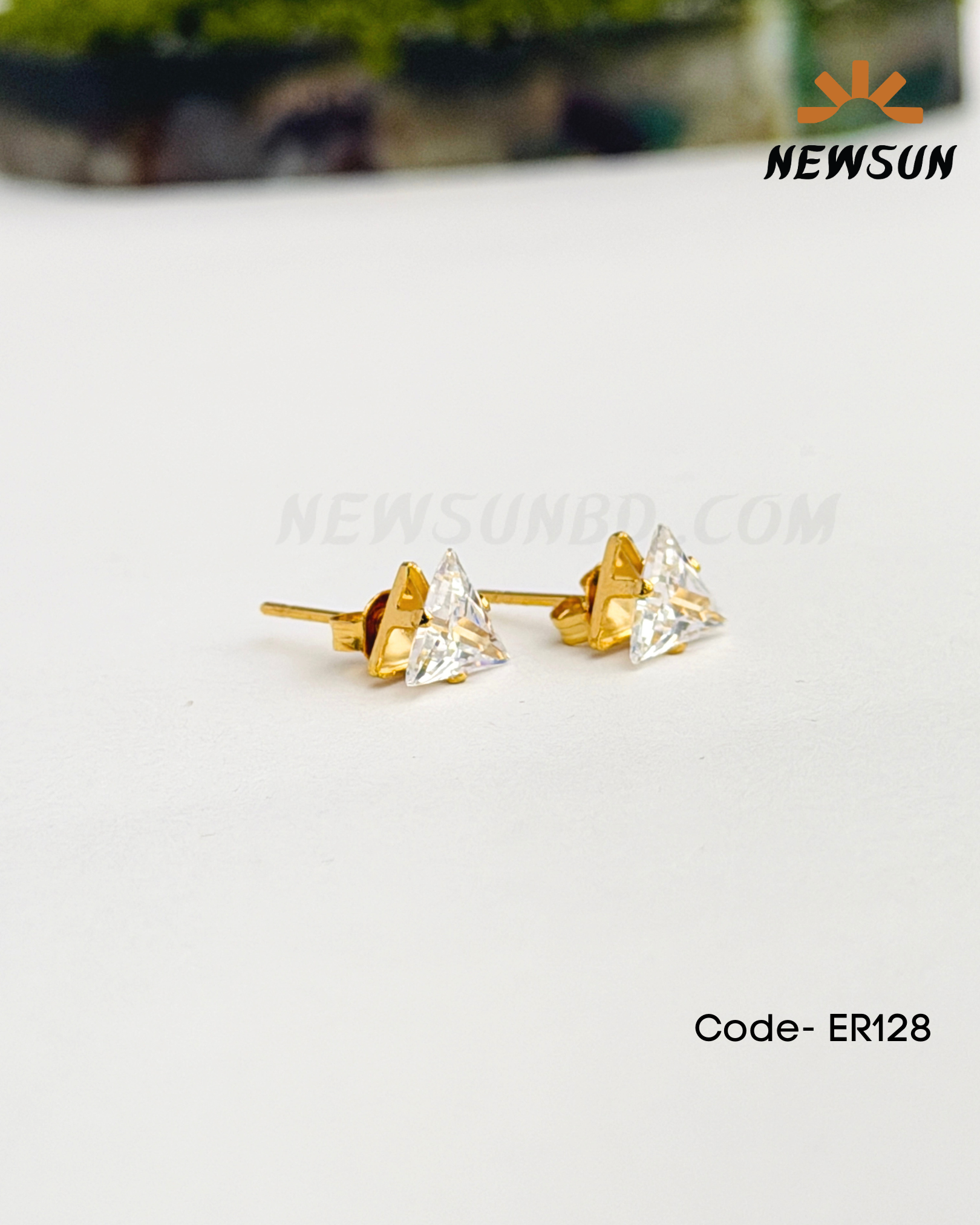Code - B 520-118 4mm Cubic Zirconia Stainless Steel Triangle Stud Earrings ER128 - Image 1