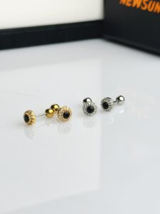 Onyx Halo Studs Earrings (1 Pair)