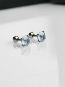 1 Titan Icy Studs  (1 Pair)