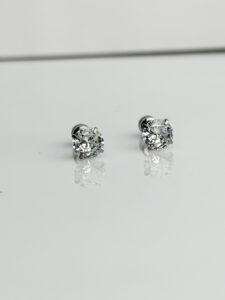 Apex Titan Quartz Studs