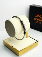 Luxor Titanium Helix Cuff - Image 9