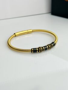 Luxor Titanium Helix Cuff